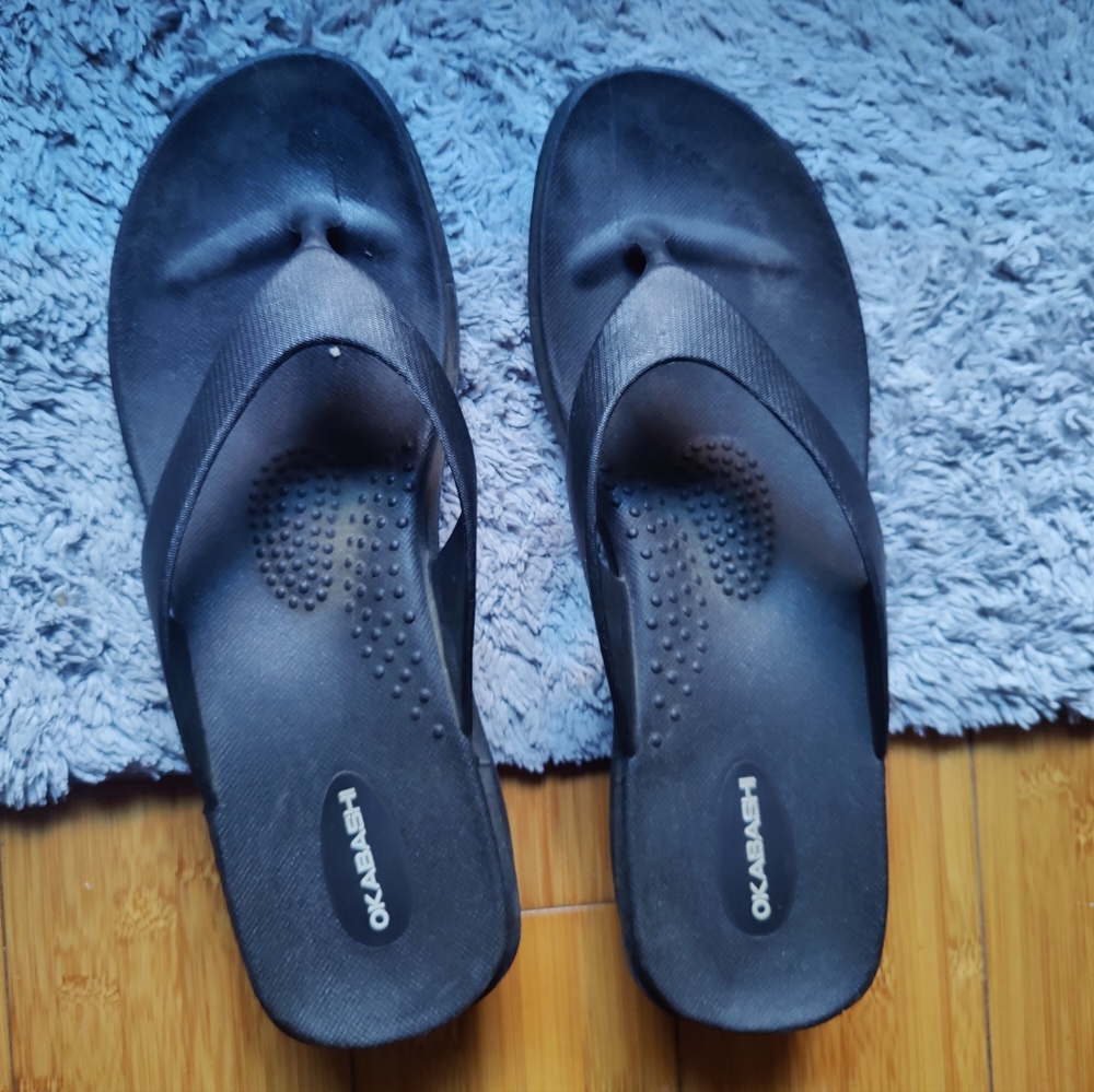 Thongs Okabashi sz. 8 very gently worn.